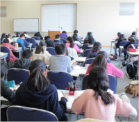 熊本の学習塾「熊本ゼミナール」の、小学生対象コース「公立進学コース」です。一斉授業で競い合いながら、学び残しをなくしていきます！5年生・6年生では「英語」と「活用」の授業もあります。