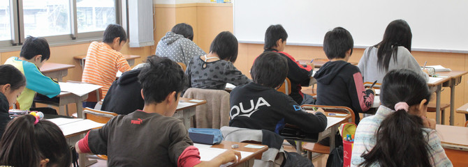 県立中受験をお考えなら、熊本の学習塾「熊本ゼミナール」の「県立中突破コース」　県立中入試で求められる「思考力・判断力・表現力」を伸ばす！国算社理の４教科に加え、「活用」の授業も行います。